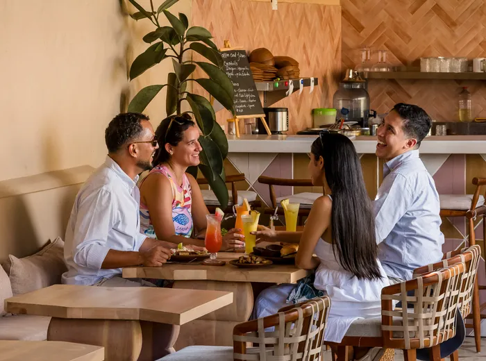 Interior de La Palapa — restaurante Casa Nära